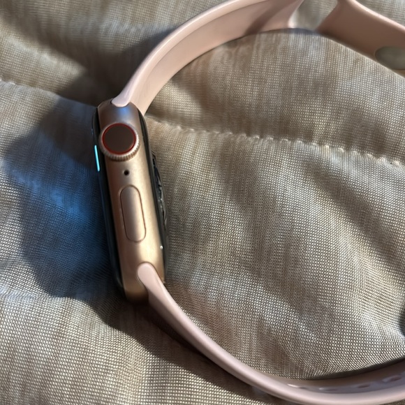 Apple Watch 6 40mm GPS Gold Pink Sands - Picture 7 of 8